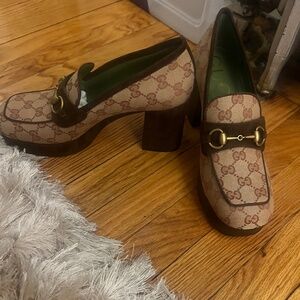 *NEW* NEVER WORN!! GUCCI platform heel loafers